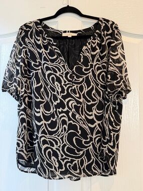 LOFT Black and White Swirl V-Neck Blouse
